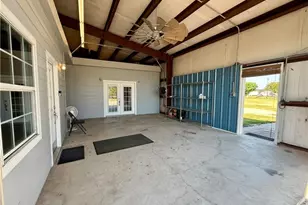 1112 W Dallas Ave, Seadrift, TX 77983 - Photo 17