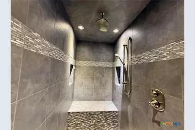 1112 W Dallas Avenue, Seadrift, TX 77983 - Photo 35