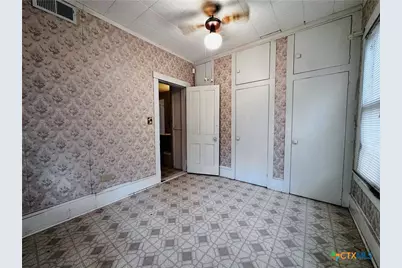 608 Coke Street, Yoakum, TX 77995 - Photo 17