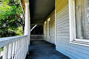 608 Coke St, Yoakum, TX 77995 - Photo 3