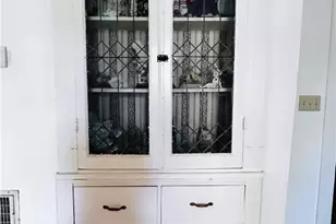 608 Coke St, Yoakum, TX 77995 - Photo 7