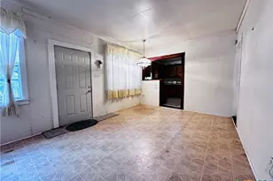 608 Coke St, Yoakum, TX 77995 - Photo 15