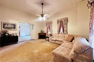 608 Coke St, Yoakum, TX 77995 - Photo 5