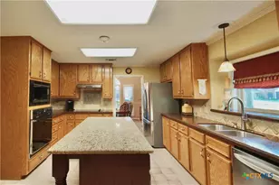 106 Bloomingdale Cir, Victoria, TX 77904 - Photo 19