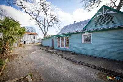 633 S Castell Avenue, New Braunfels, TX 78130 - Photo 41