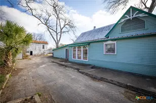 633 S Castell Ave, New Braunfels, TX 78130 - Photo 41