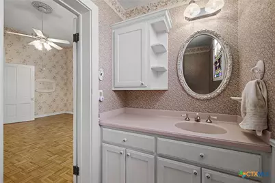 633 S Castell Avenue, New Braunfels, TX 78130 - Photo 17