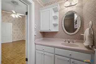 633 S Castell Ave, New Braunfels, TX 78130 - Photo 17