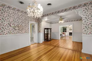 633 S Castell Ave, New Braunfels, TX 78130 - Photo 31