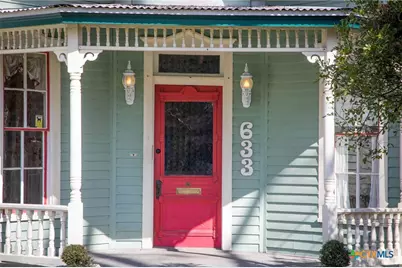 633 S Castell Avenue, New Braunfels, TX 78130 - Photo 5