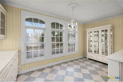 633 S Castell Avenue, New Braunfels, TX 78130 - Photo 27