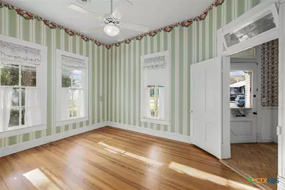 633 S Castell Avenue, New Braunfels, TX 78130 - Photo 11