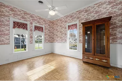 633 S Castell Avenue, New Braunfels, TX 78130 - Photo 9