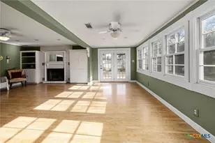 633 S Castell Ave, New Braunfels, TX 78130 - Photo 19