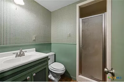 633 S Castell Avenue, New Braunfels, TX 78130 - Photo 23