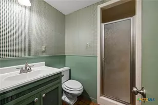 633 S Castell Ave, New Braunfels, TX 78130 - Photo 23