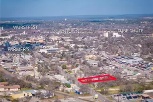 633 S Castell Ave, New Braunfels, TX 78130 - Photo 3