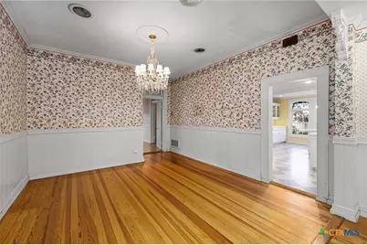 633 S Castell Avenue, New Braunfels, TX 78130 - Photo 29