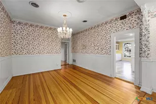 633 S Castell Ave, New Braunfels, TX 78130 - Photo 29