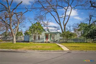 633 S Castell Ave, New Braunfels, TX 78130 - Photo 43