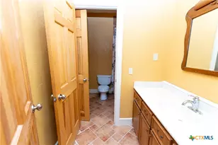 603 Cr 438 Rd, Yoakum, TX 77995 - Photo 37