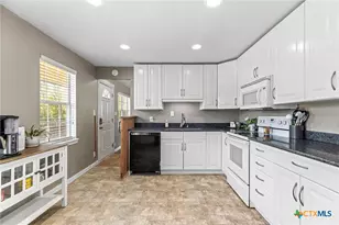 11004 Elm St, Jonestown, TX 78645 - Photo 15