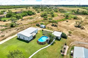149 County Rd 256, Floresville, TX 78114 - Photo 5