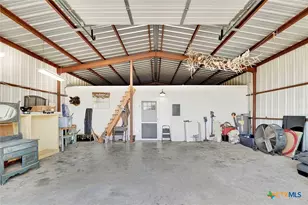 149 County Rd 256, Floresville, TX 78114 - Photo 31