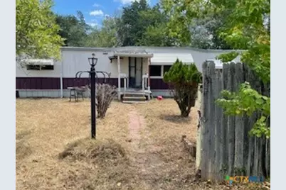 811 Dunn Street, Cuero, TX 77954 - Photo 3