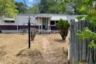 811 Dunn St, Cuero, TX 77954 - Photo 3