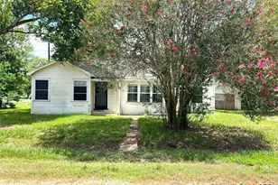 311 E Putnam, Ganado, TX 77962 - Photo 1