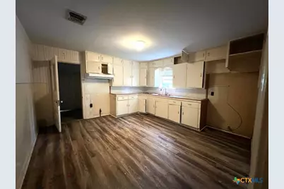 311 E Putnam, Ganado, TX 77962 - Photo 3