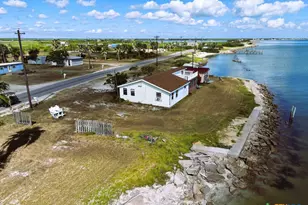 213 S Ocean Dr, Port Lavaca, TX 77979 - Photo 3