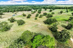 2802 County Rd 434, Stockdale, TX 78160 - Photo 7