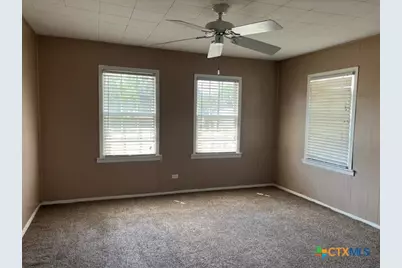 208 Sample Street, Edna, TX 77957 - Photo 9