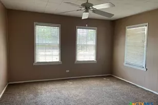 208 Sample St, Edna, TX 77957 - Photo 9