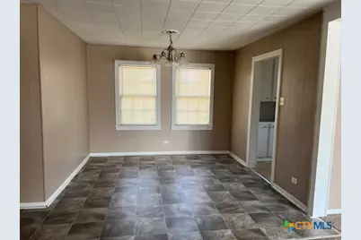 208 Sample Street, Edna, TX 77957 - Photo 5