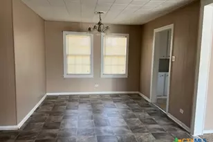 208 Sample St, Edna, TX 77957 - Photo 5