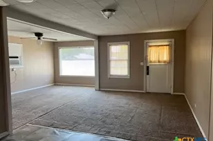 208 Sample St, Edna, TX 77957 - Photo 3