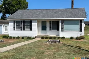 208 Sample St, Edna, TX 77957 - Photo 1