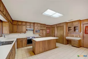 1212 County Rd 337, La Vernia, TX 78121 - Photo 9