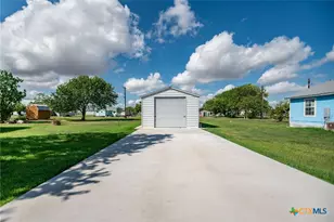 512 McDowell St, Austwell, TX 77950 - Photo 25