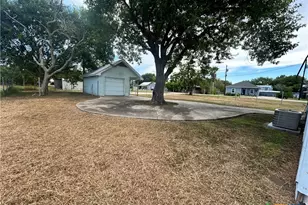 50 N Vivian Stevens St, Port Lavaca, TX 77979 - Photo 5