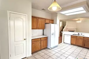 237 Tapwood Ln, Cibolo, TX 78108 - Photo 3