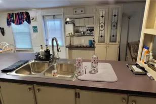 406 W Denver Ave, Seadrift, TX 77983 - Photo 11