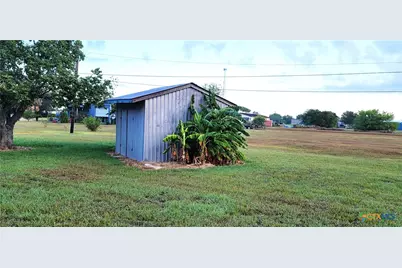 406 W Denver Avenue, Seadrift, TX 77983 - Photo 3