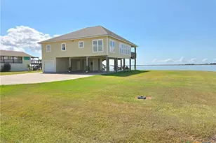 1588 W Bayshore Dr, Palacios, TX 77465 - Photo 3