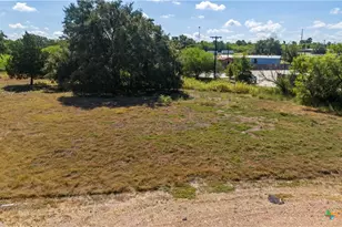 2125 N Esplanade St, Cuero, TX 77954 - Photo 11