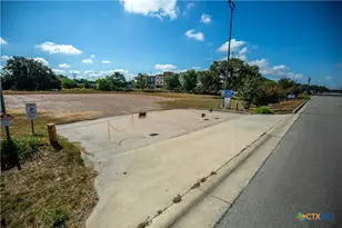 2125 N Esplanade St, Cuero, TX 77954 - Photo 13