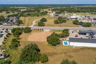 2125 N Esplanade St, Cuero, TX 77954 - Photo 7